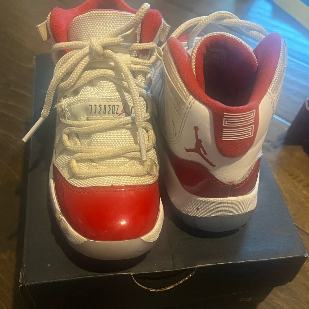 Jordan 11 Red/White